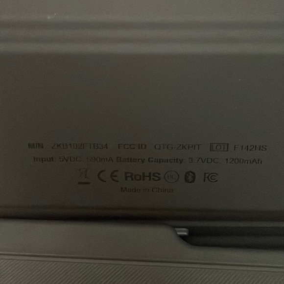 ZAGG IPad Case - Picture 5 of 6